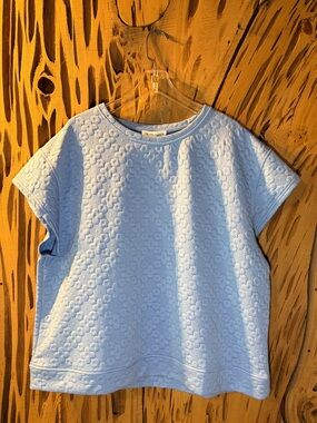NWT See and Be Seen Light Blue Vail 3D Floral Quilted Cap Short Sleeve Top L